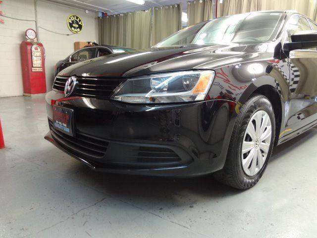 2011 Volkswagen Jetta 4dr Sedan 6A